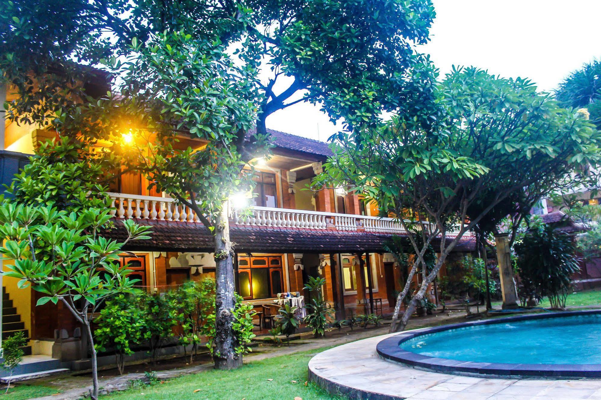 Budhi Beach Inn Kuta Lombok Exterior foto