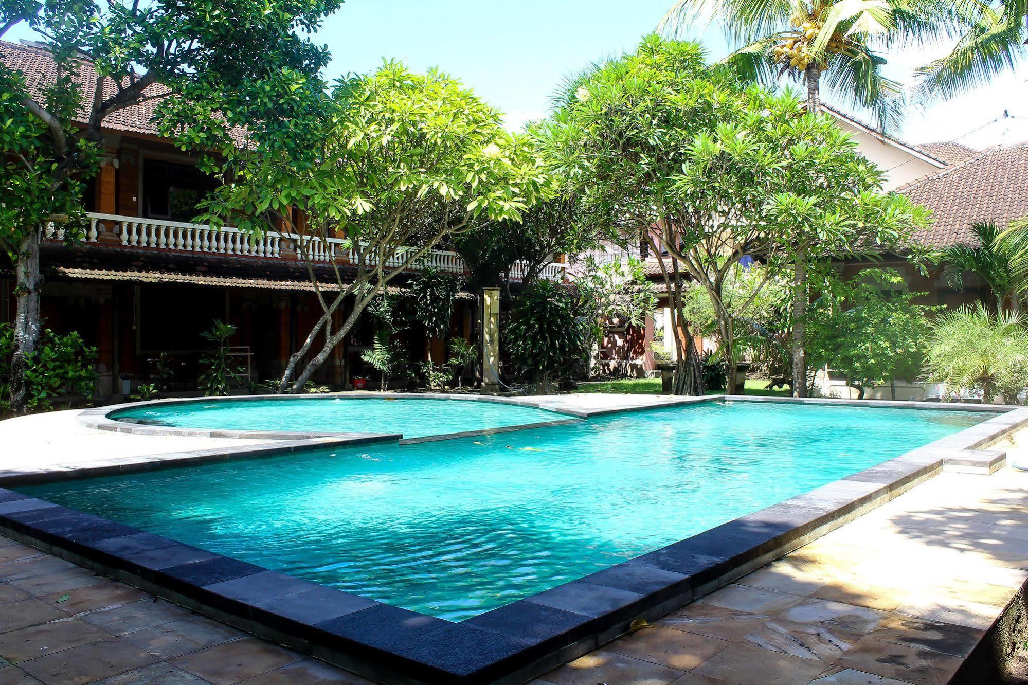 Budhi Beach Inn Kuta Lombok Exterior foto