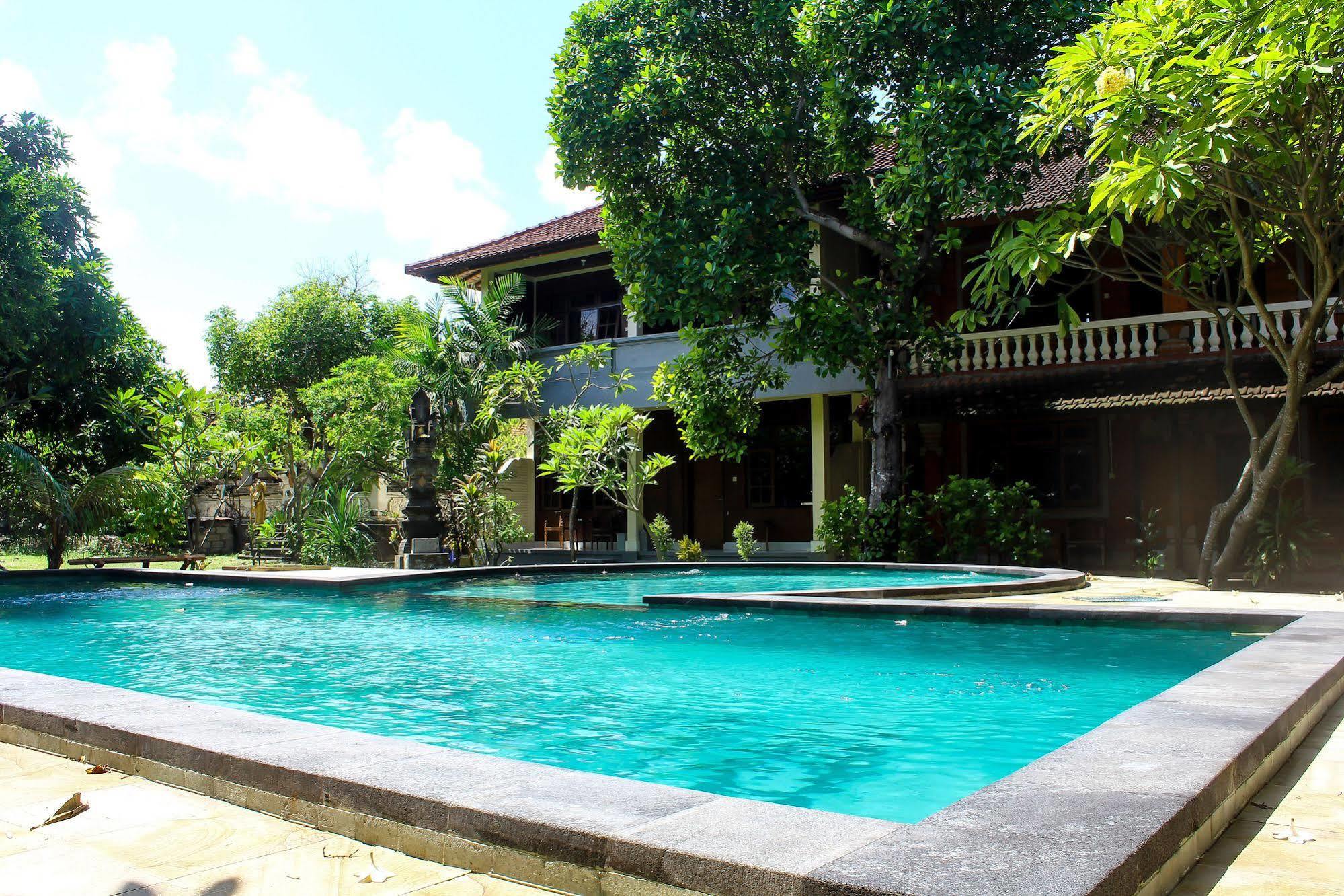 Budhi Beach Inn Kuta Lombok Exterior foto